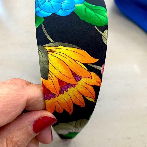 Headband- floral with black/brown stone flower - Picture 4 of 5